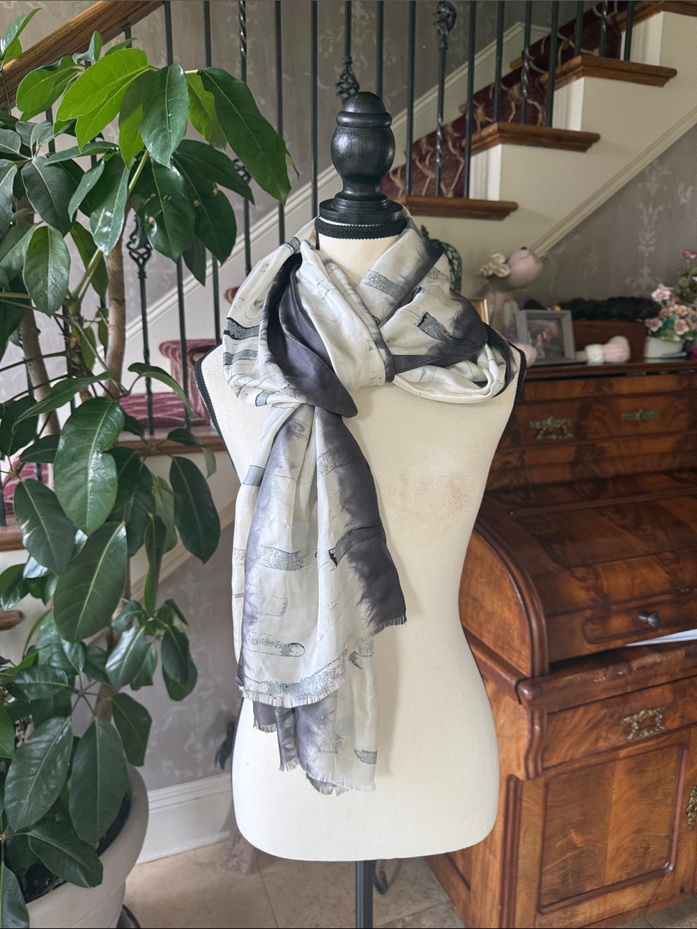 CHICOS ladies black and white tie-dye design 100% silk scarf NWOT - Picture 3 of 10